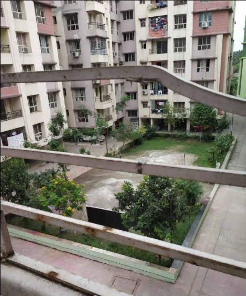 4 BHK Apartment in Chinar Park, Kolkata