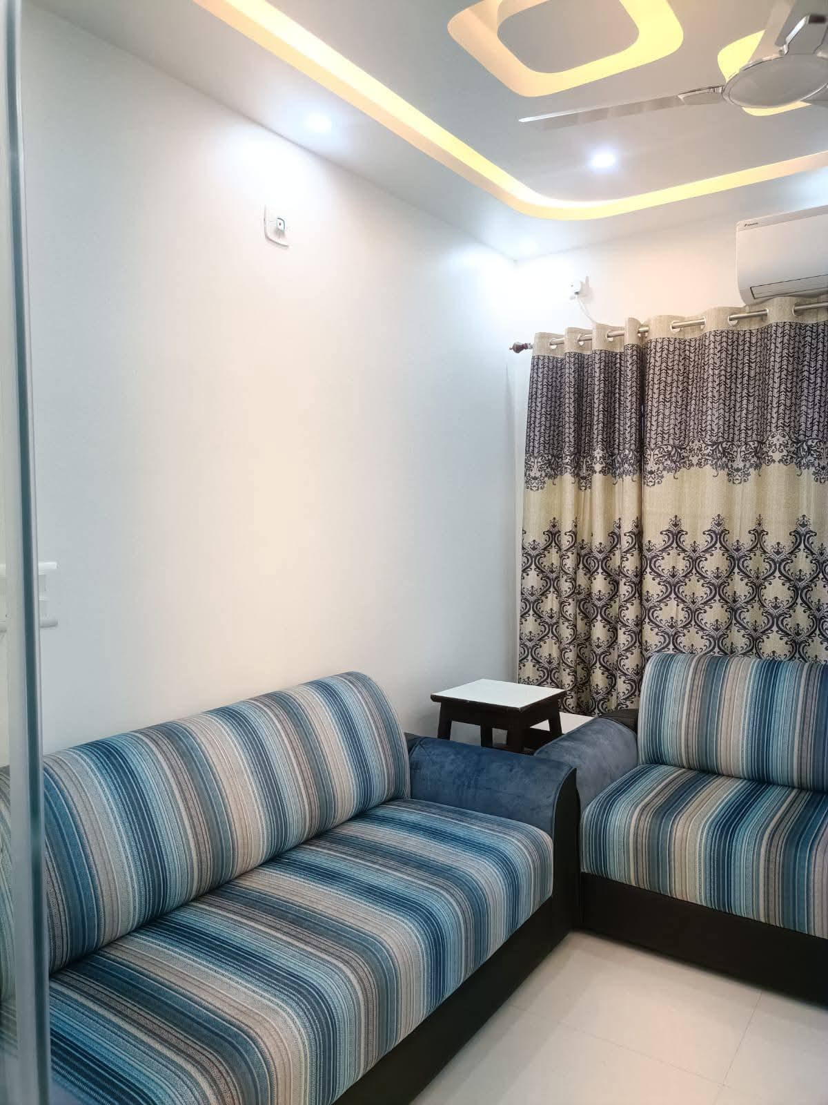 1 BHK House in Near bus stand Axis mall bisb bangla sector five, Kolkata